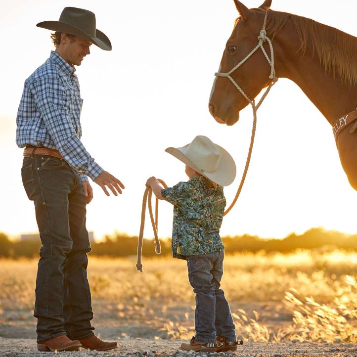 Vaqueros con corte tipo bota M4 Relaxed Hansen Ariat hombres piedra negra fondos 044J504
