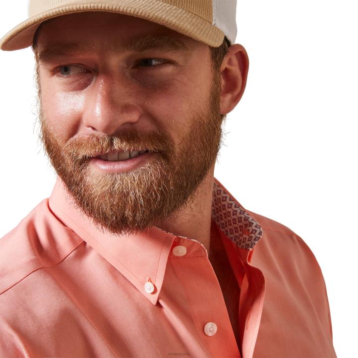 Camisa de corte clásico Oxford lisa sin arrugas Ariat hombres eco de durazno tapas 044J1076