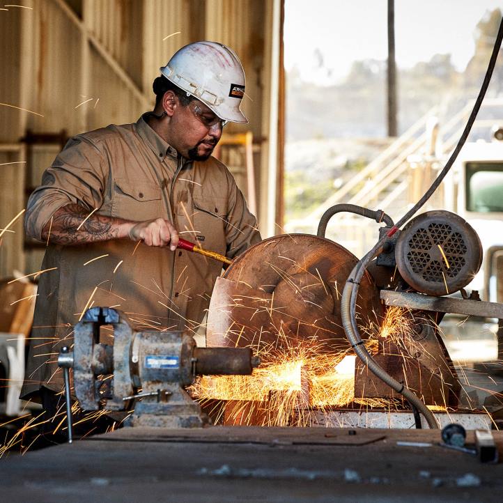 Camisa de trabajo de ajuste clásico durastretch resistente hecha con barras de refuerzo Ariat hombres caqui tapas 044J1227