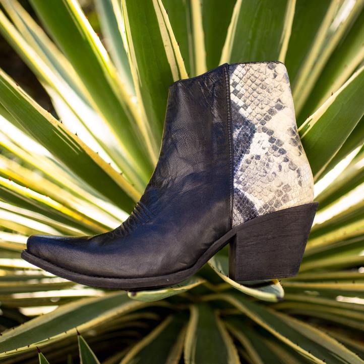 bota vaquera carmelita Ariat mujer todo negro calzado 044J2286