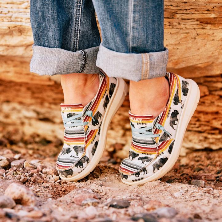 hilo 2 Ariat mujer estampado de búfalo calzado 044J2403